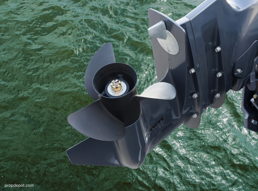 mercury-oem-propeller-next-to-aftermarket-alternative Mercury OEM Propeller Placed Next to an Aftermarket Alternative