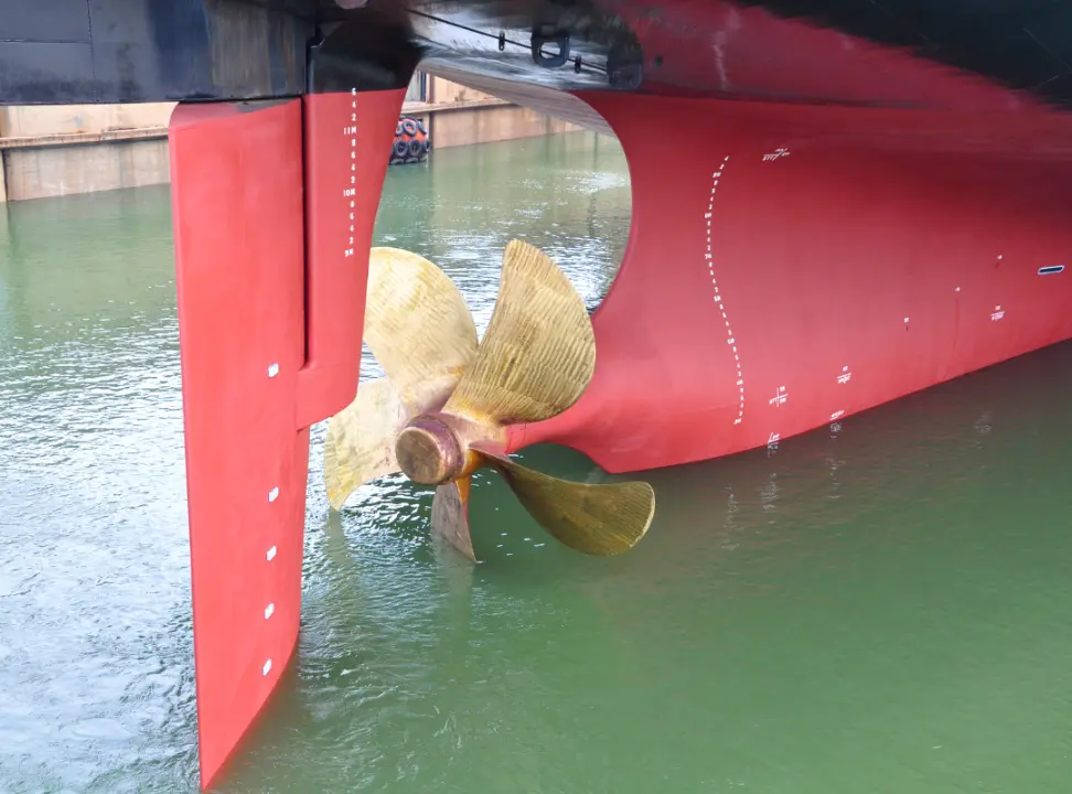 Cupped propeller design on a boat